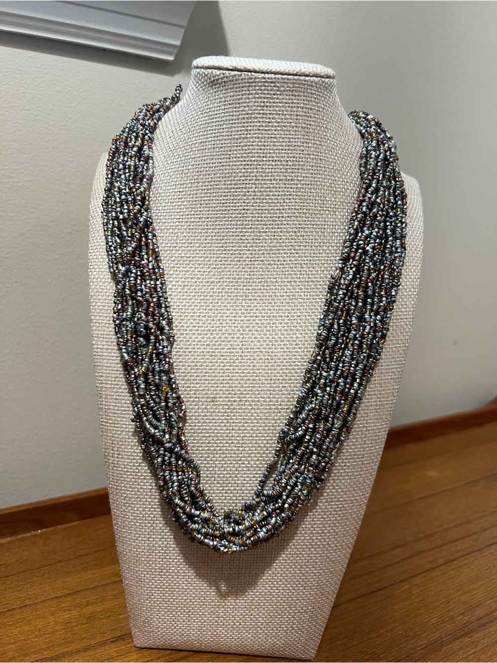 BEAUTIFUL SEAD BEAD MULTI-STRAND BOHO NECKLACE Gray Silver Brown